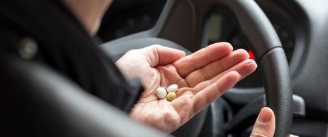 Geneesmiddelen nemen en autorijden: ken de risico’s!