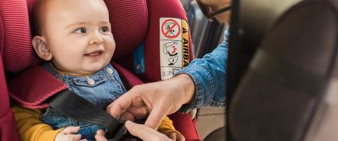 Enfants en voiture: mal attachés une fois sur deux