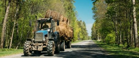 Véhicules agricoles: attention sur la route!