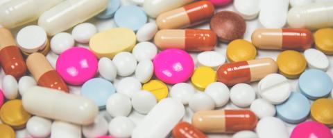 Emporter vos médicaments en voyage? Ce n’est pas toujours légal! 