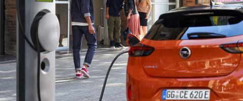 Elektrische auto's en plug-inhybrides: 12 belangrijke vragen voor je je handtekening zet