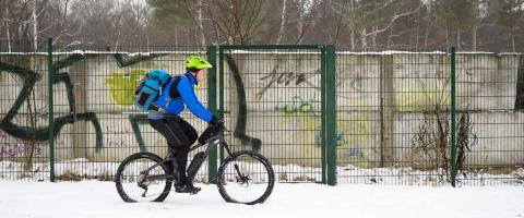 fietsen in de sneeuw