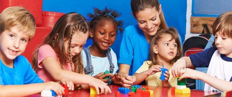 kinderen spelen