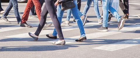 Piétons, attention aux automobilistes et aux cyclistes!