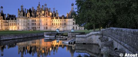 château au bord de l'eau