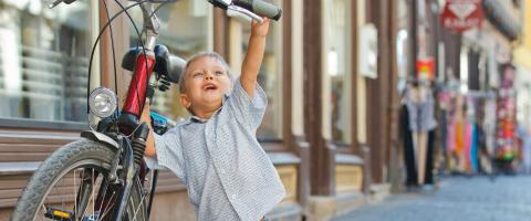 Peut-on rouler à vélo sur le trottoir?