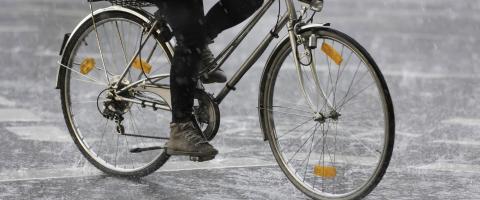 À vélo sous la pluie: comment vous protéger?