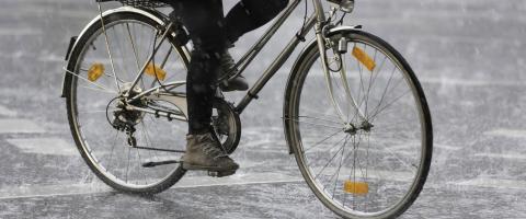 Fietsen in de regen: hoe je goed beschermen?