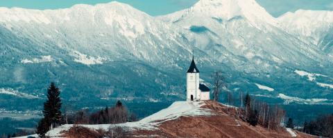 Kerk van St. Primož en Felicijan (ook wel Kerk van Jamnik) in Slovenië