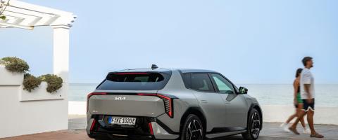 Kia EV4 vue de l'arrière.