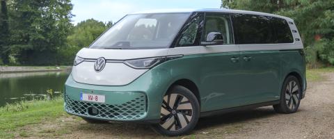 Volkswagen ID. Buzz busje in het groen