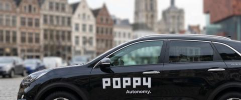 Poppy deelwagen in stedelijke omgeving