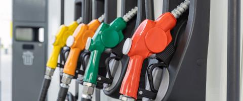 pistolen van een benzinepomp