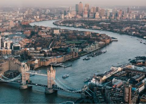 Luchtfoto van de skyline van Londen overdag