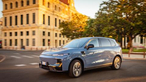 Le Leapmotor B10 en circulation illustre l’offensive des marques chinoises sur le marché des SUV compacts.
