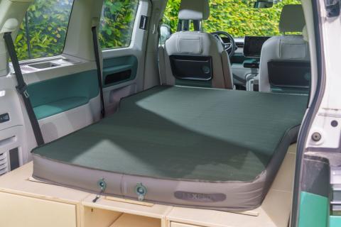 Exped Megamat Auto dans une Volkswagen ID. Buzz