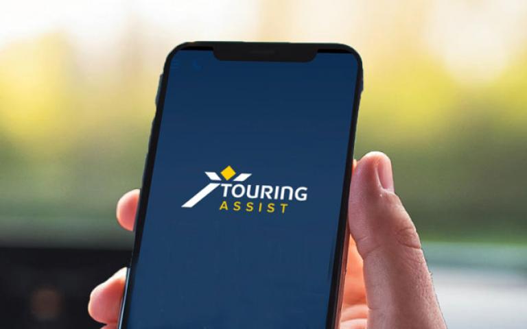 En panne, batterie de voiture plate? remorquage voiture ? Demande d'assistance en ligne chez Touring