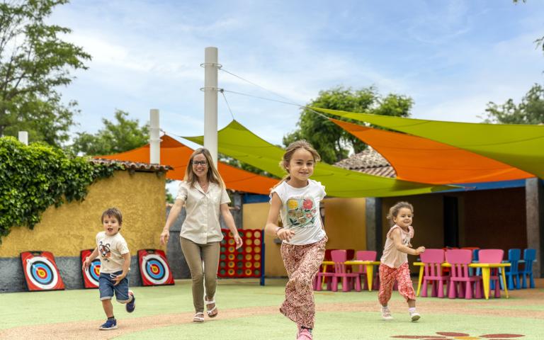 https://www.touring.be/system/files/webform/camping_demande_infos_2025/352461/2024_La_Plage_Fleurie_River_Bar_001.jpg