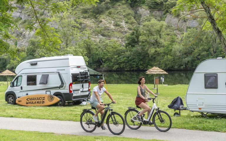 https://www.touring.be/system/files/webform/camping_demande_infos_2025/352461/2024_La_Plage_Fleurie_River_Bar_001.jpg
