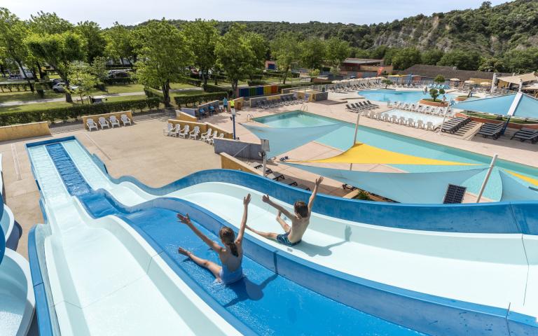 https://www.touring.be/system/files/webform/camping_demande_infos_2025/352461/2024_La_Plage_Fleurie_River_Bar_001.jpg