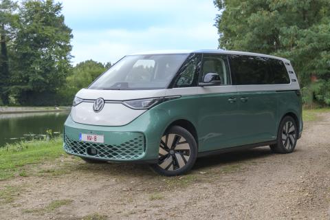Volkswagen ID. Buzz busje in het groen